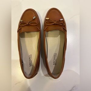 Michael Kors Daisy Moc Leather in Luggage color